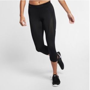 Nike Pro Hypercool Women’s Mid-rise Training Crops